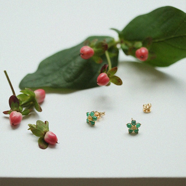 ㆍDesigned by Namheeㆍ 1P Yellow Rough Diamond, Cabochon Emerald Flower Earrings 18K 1P 옐로우 러프 다이아몬드, 캐보션 에메랄드 꽃 귀걸이