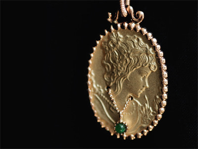 Emerald Woman Coin Pendant 18K 에메랄드 여인 주화 펜던트