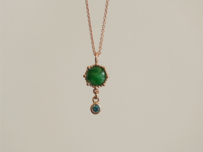 ㆍDesigned by Daeunㆍ Hub Round Jade, Blue Diamond Dangle Necklace 18K 허브 원비취, 블루 다이아몬드 달랑 목걸이