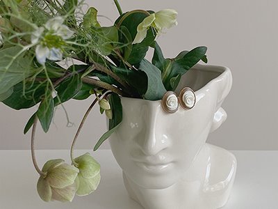ㆍDesigned by Namheeㆍ Camellia Sardonyx Shell Cameo Earrings 18K 동백 사도닉스 셸 카메오(타원형) 귀걸이