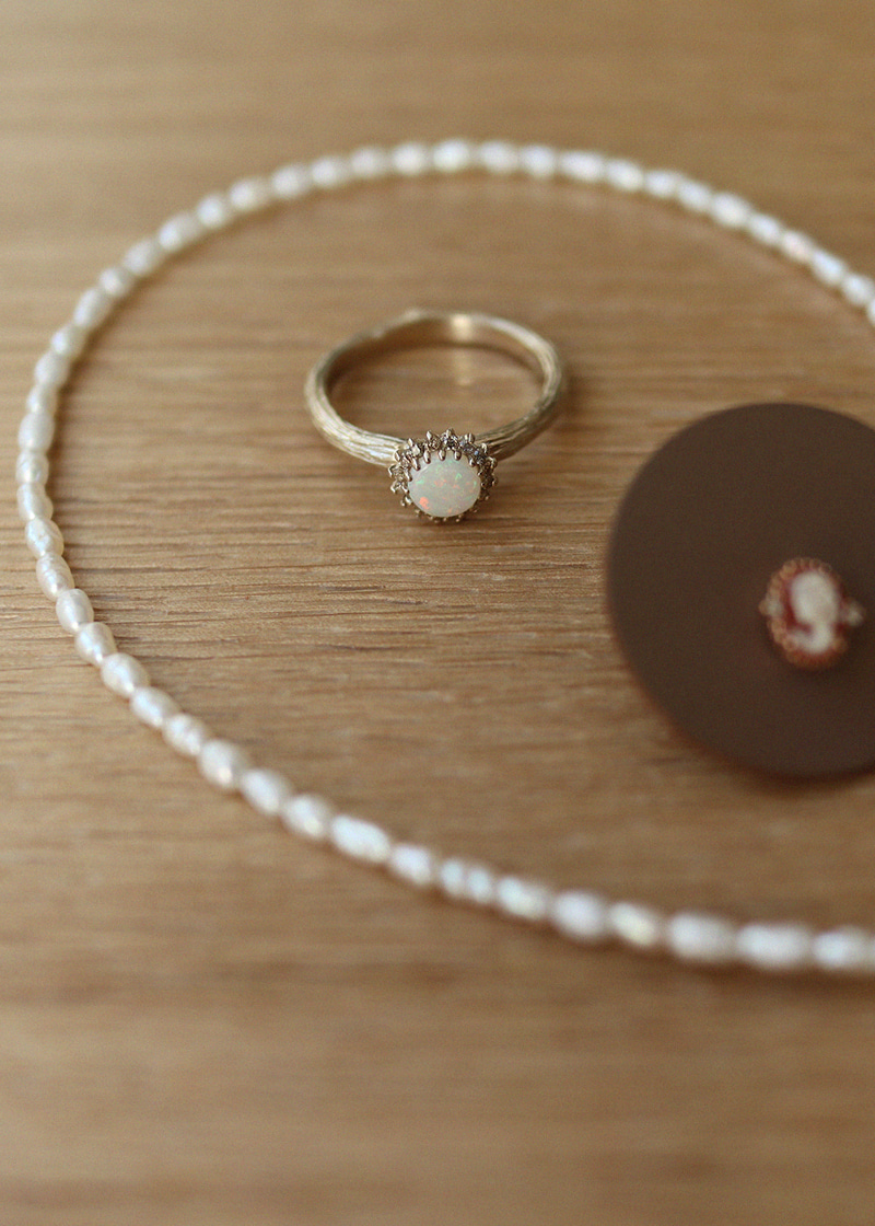 Cognac Diamond, Milk Opal Goodie Ring 18K 꼬냑 다이아몬드, 밀크 오팔 구디 반지