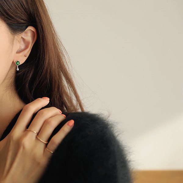 ㆍDesigned by Daeunㆍ Hub Round Jade, Blue Diamond Dangle Earrings 18K 허브 원비취, 블루 다이아몬드 달랑 귀걸이