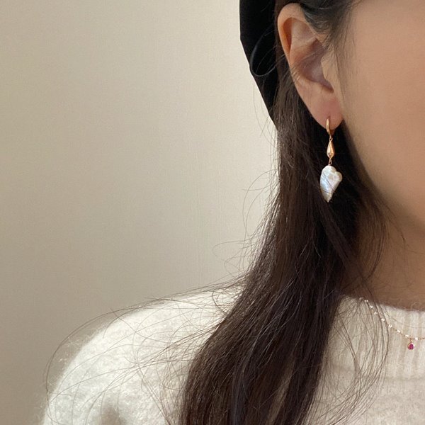 Baroque Pearl Even Earrings 18K 바로크 진주 이븐 귀걸이