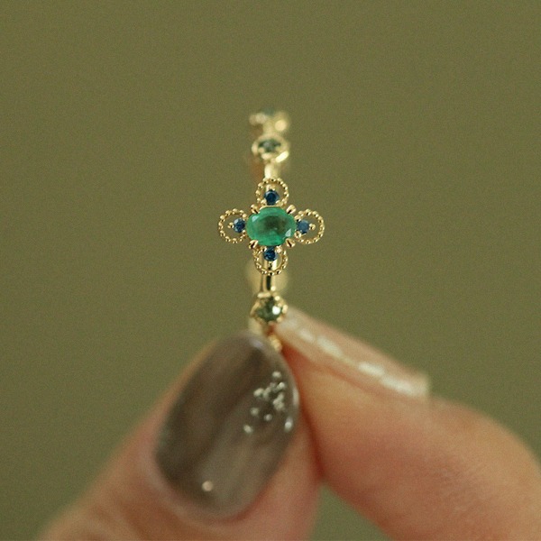Emerald, Blue Diamond, Green Rough Diamond Rosary Ring 18K 에메랄드, 블루 다이아몬드, 그린 러프 다이아몬드 묵주 반지
