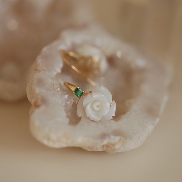 ㆍDesigned by Namheeㆍ Emerald, White Coral Creamy Earrings 18K 에메랄드, 백산호 크리미 귀걸이