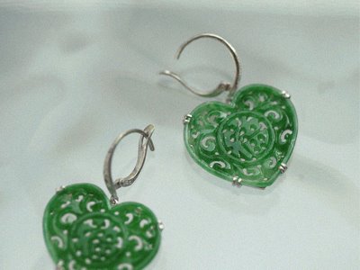 Melee Diamond, Pattern Heart Jade Earrings 18K 멜리 다이아몬드, 무늬 하트 비취 귀걸이
