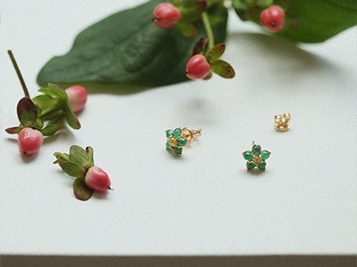ㆍDesigned by Namheeㆍ 1P Yellow Rough Diamond, Cabochon Emerald Flower Earrings 18K 1P 옐로우 러프 다이아몬드, 캐보션 에메랄드 꽃 귀걸이