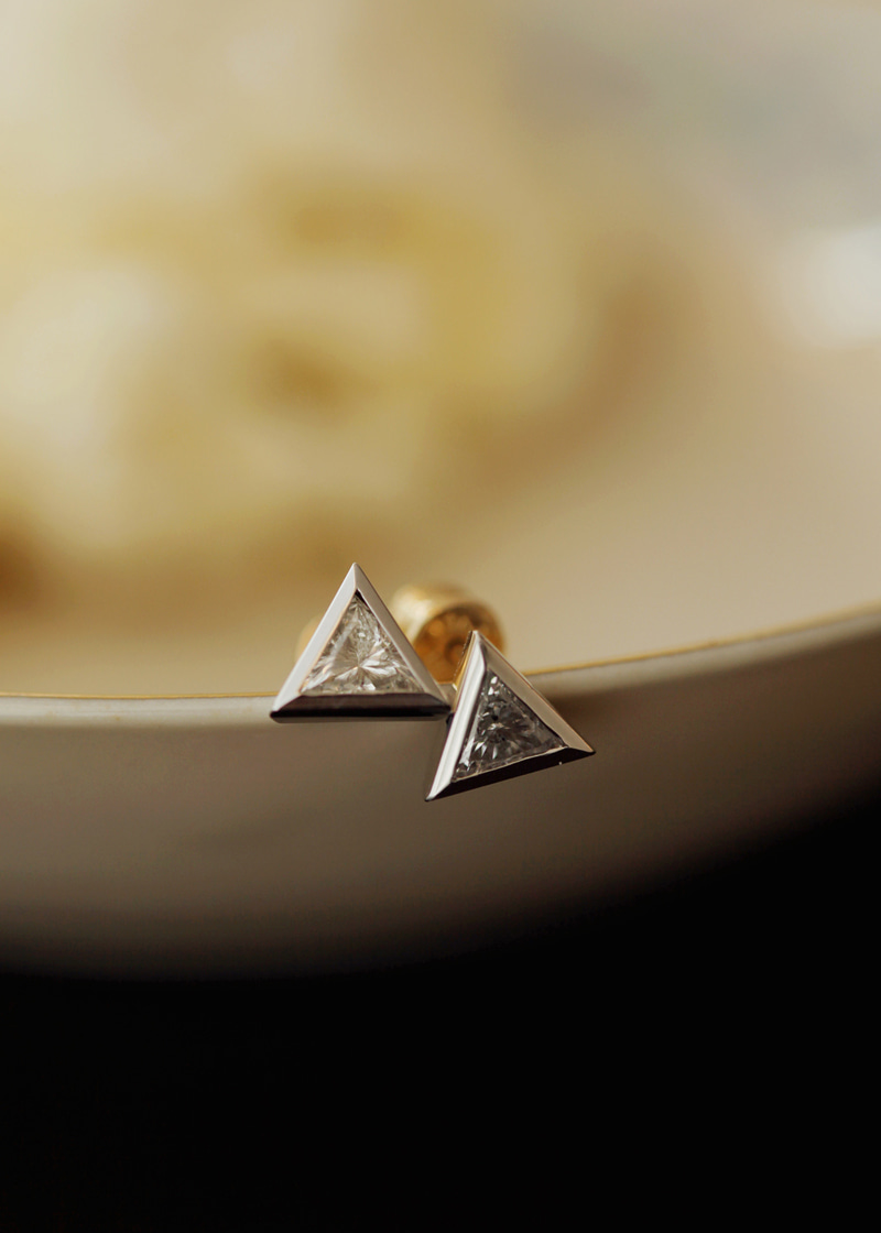 Triangular Diamond Earrings 18K 삼각 다이아몬드 귀걸이