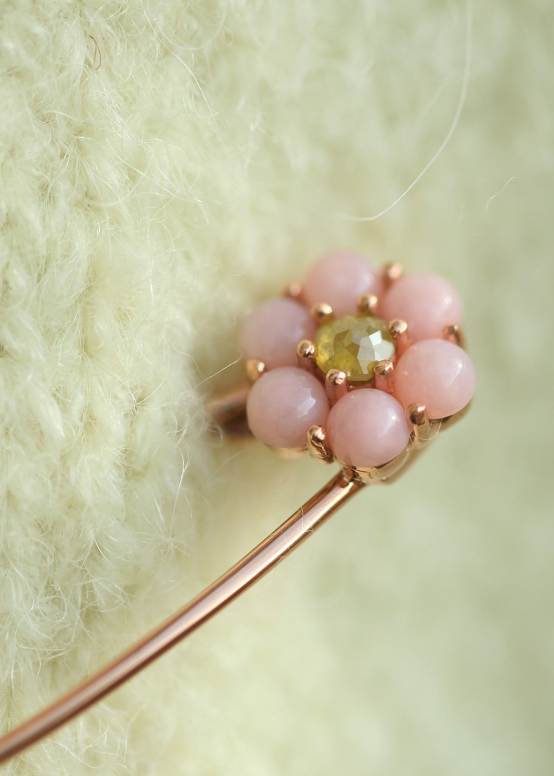 Pink Opla, Yellow Rough Diamond Flower Safety Pin Brooch 18K 핑크 오팔, 옐로우 러프 다이아몬드 꽃 옷핀 브로치