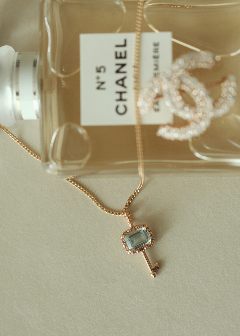 Cognac Diamond, Green Quartz Key Necklace 18K 꼬냑 다이아몬드, 그린 쿼츠 열쇠 목걸이